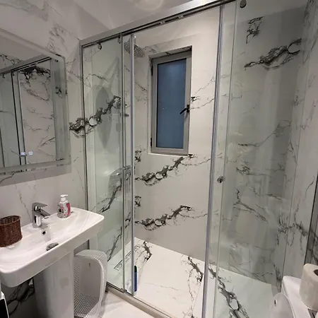 Properhome Luxury 6 *